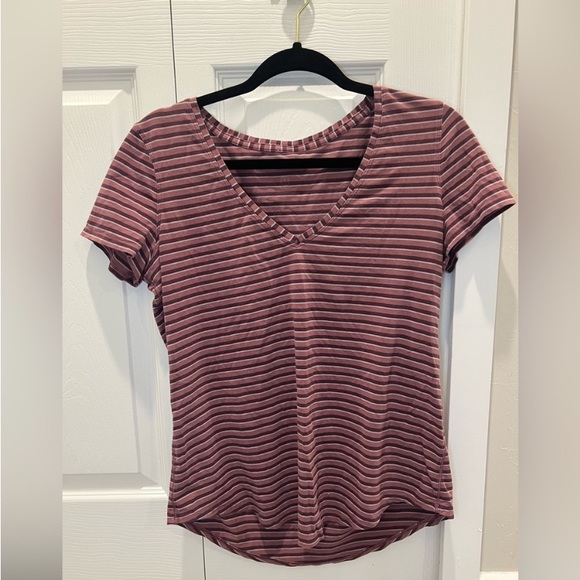 Lululemon Love Tee V Step Stripe Tshirt. Size 6 - Picture 1 of 4